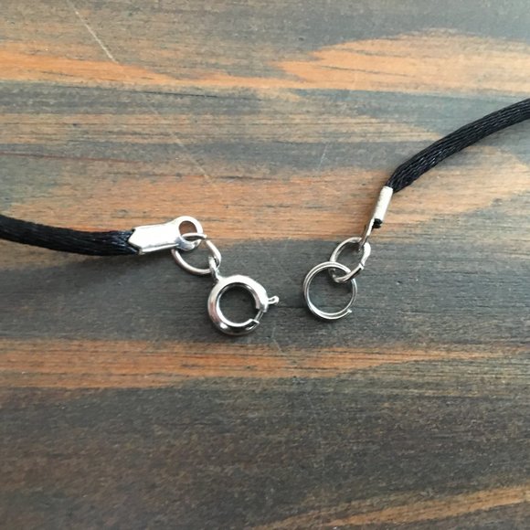 BUNDLE BONUS: Vintage 90s Silk Cord Heart Pendant | Good - Picture 6 of 6